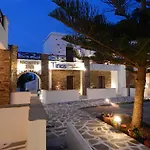 Tinos & Alojamento de Acomodação e Pequeno-almoço 4*