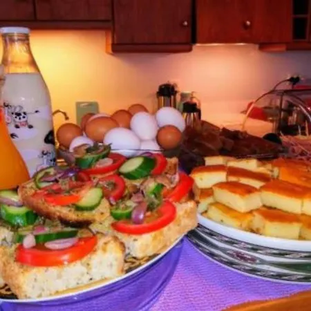 Tinos & Oda ve Kahvaltı 4*