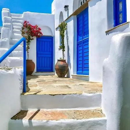 Tinos & Oda ve Kahvaltı 4*