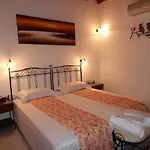 Tinos & فندق مبيت وإفطار 4*