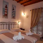 Oda ve Kahvaltı Tinos & 4*