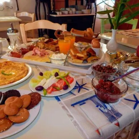 Alojamento de Acomodação e Pequeno-almoço Tinos &